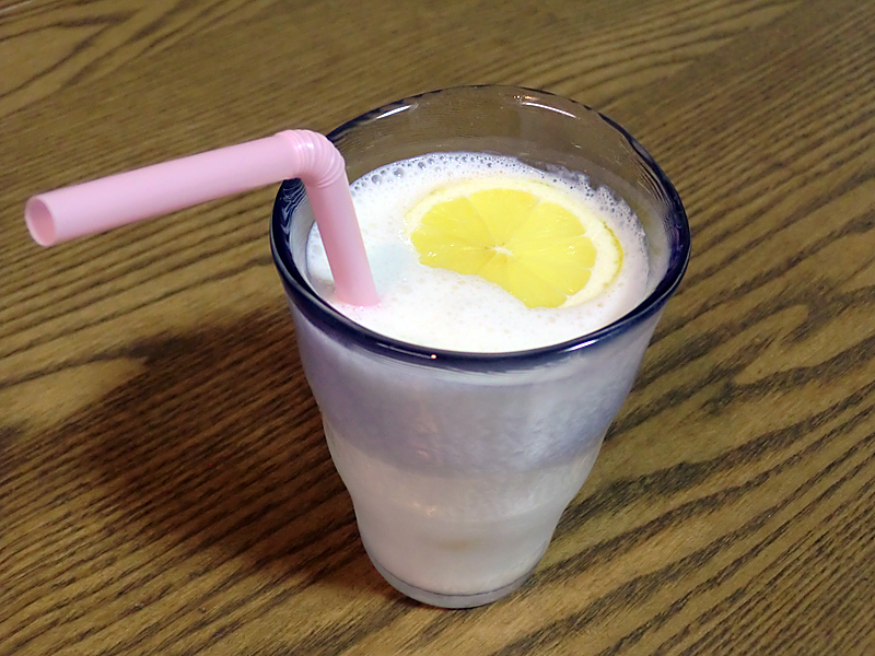 お手軽レシピvol 37 はちみつレモンラッシー お知らせ 北海道産のはちみつなら 株式会社 札幌山本養蜂園こぐま印の蜂蜜本舗